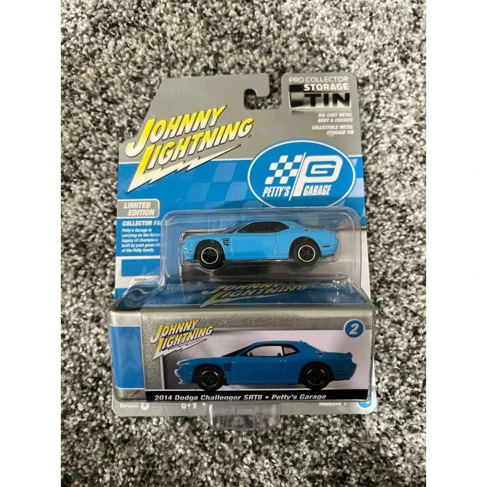JOHNNY LIGHTNING PRO COLLECTOR STORAGE TIN 2014 DODGE CHALLENGER SRT8 Petty Blue